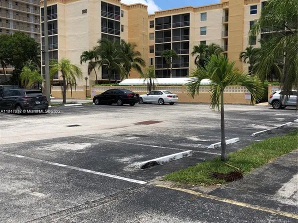 2935 NE 163rd St APT 3G, North Miami Beach, FL 33160