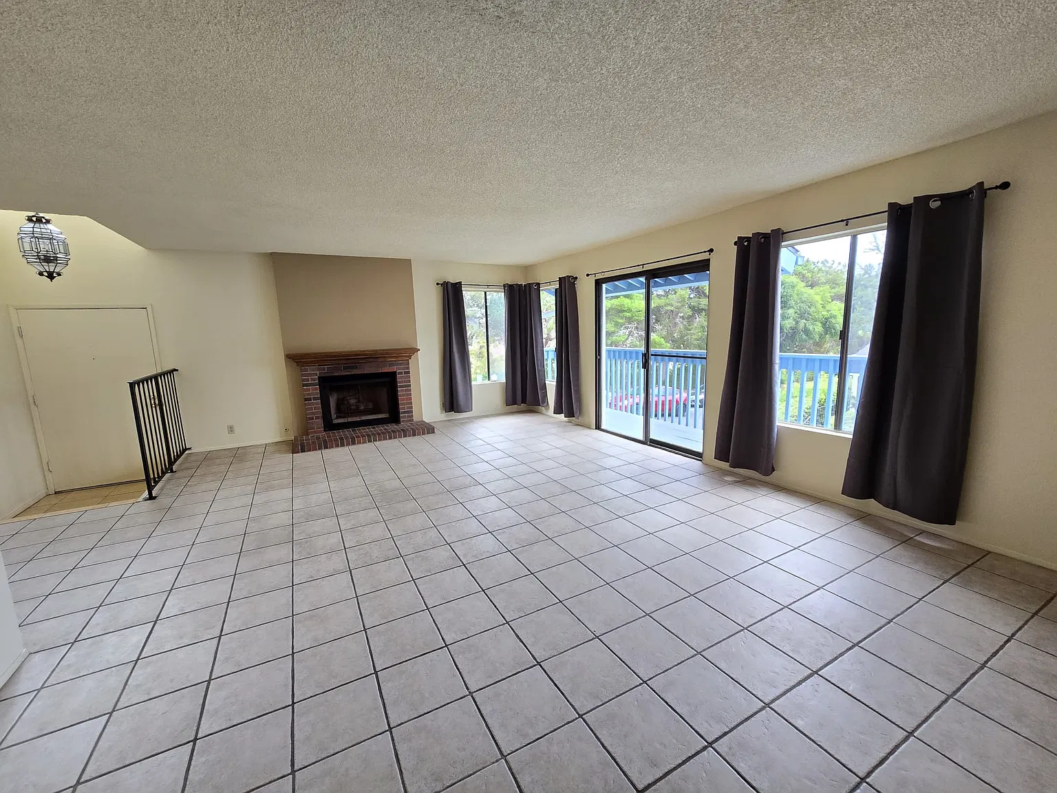 4 bed, 2.5 bath, 1698 sqft, $5,300 — Photo 2