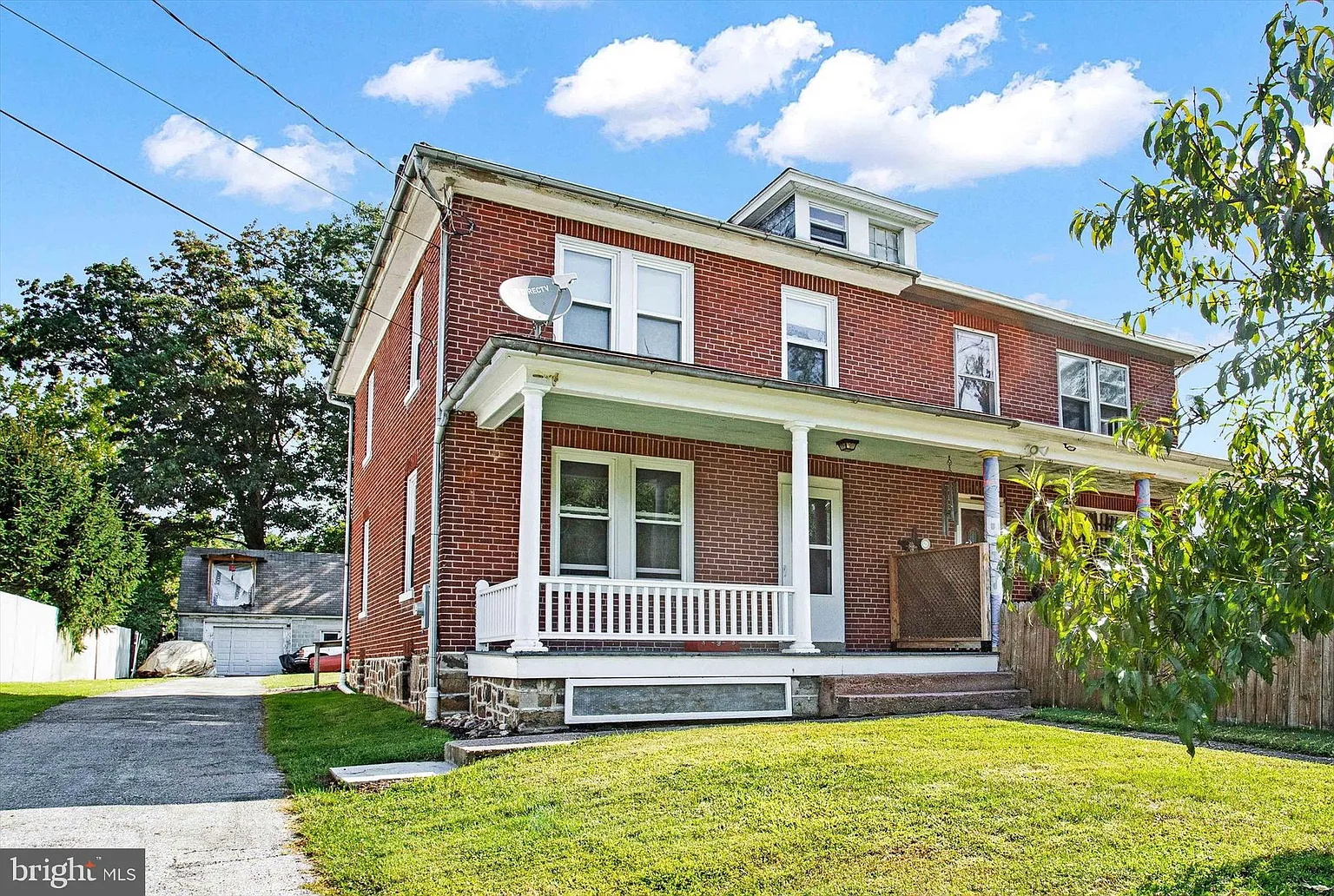 1421 Old River Rd photo 1