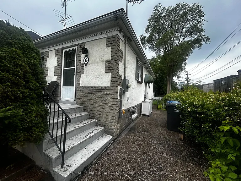 6 Hiawatha Pkwy #UPPER LEVEL — Photo 2