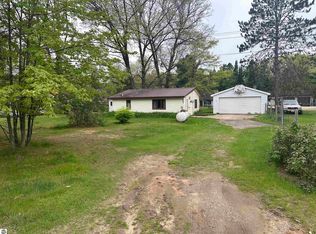 537 W Shingle Lake Dr, Lake, MI 48632