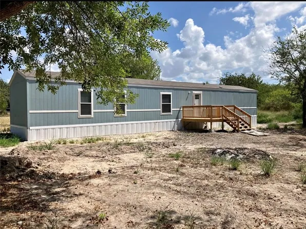 1111 Bayou St, Refugio, TX 78377