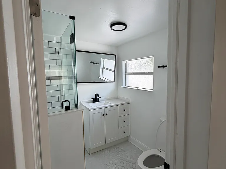 4870 Seminole Ave — Photo 9