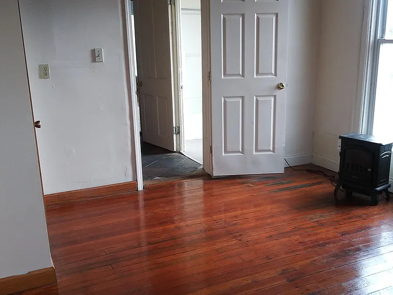 2305 Kenton St — Photo 5