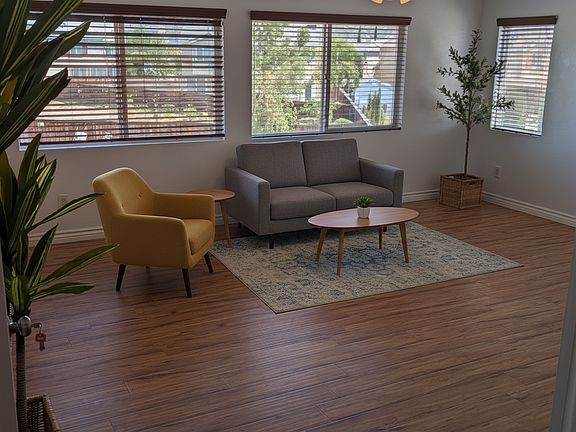 2nd image of 542 Suncup Cir