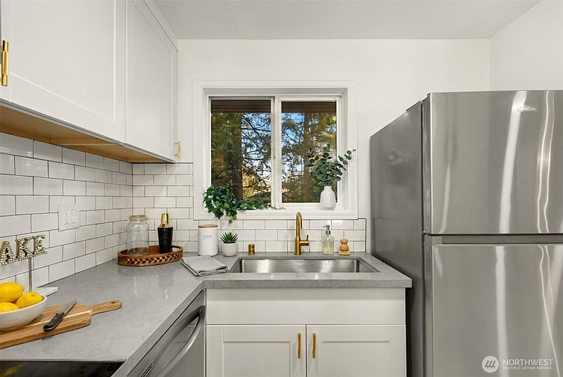 4th image of 14527 NE 40th Street #G104