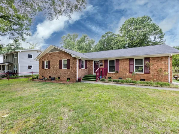6421 Hidden Forest Dr, Charlotte, NC 28213
