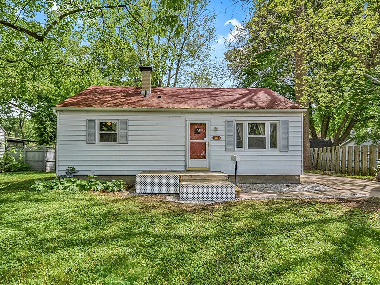 1013 W Columbia Ave — Photo 4