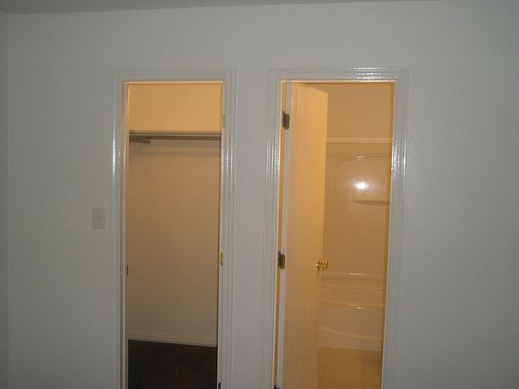 4th image of 9202 N 32nd Ln