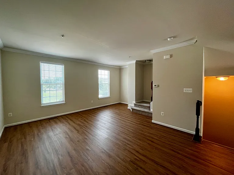 7676 Timbercross Ln — Photo 5