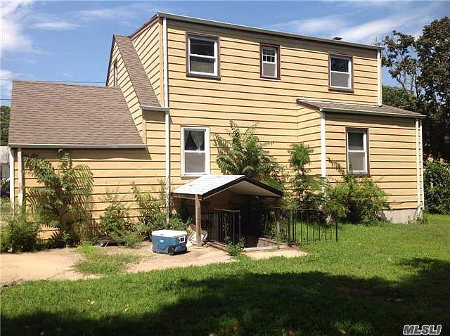 2nd image of 52 Copiague Pl
