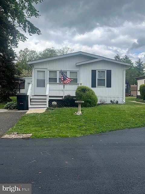 1st image of 527 Ramblewood Ln