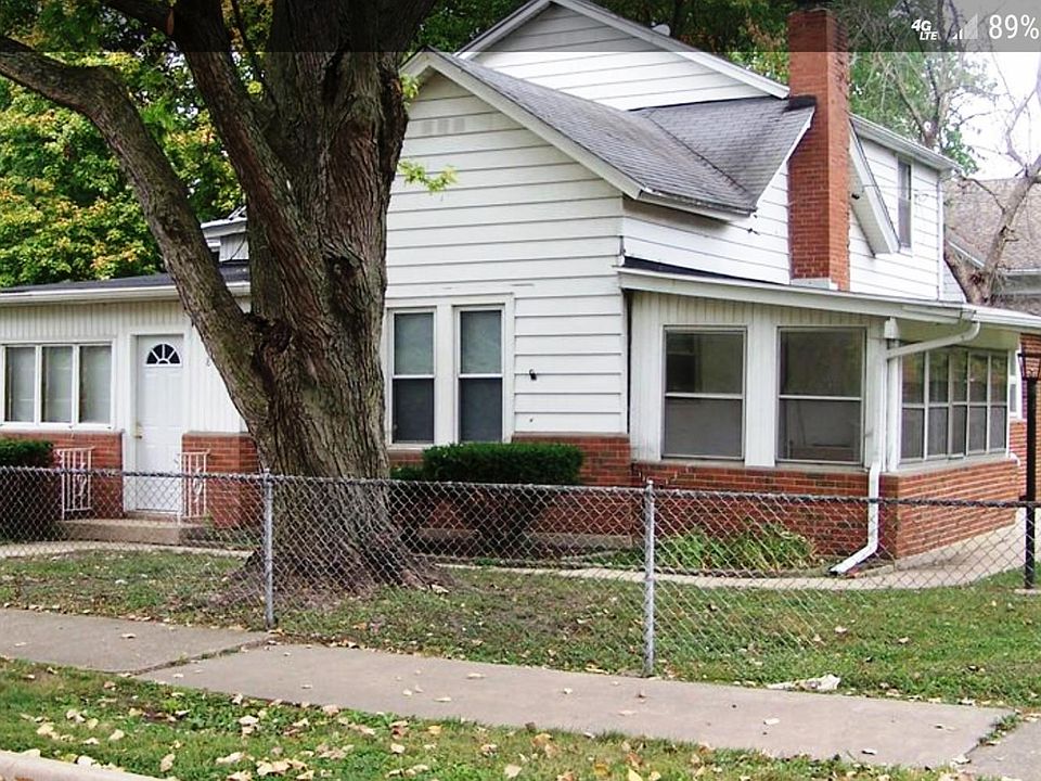 View of front door and screened in porch from Main Street