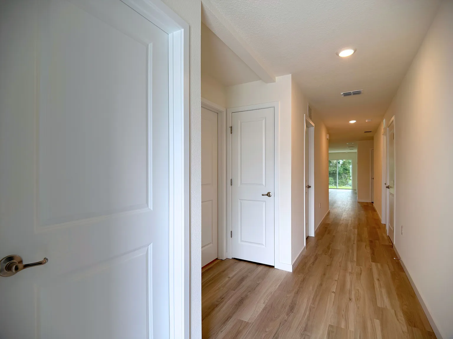 4 bed, 1560 sqft, $1,900 — Photo 4
