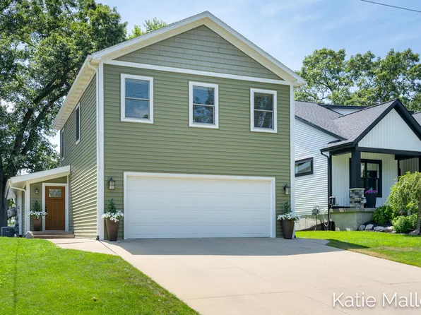 7353 Davies Dr NE, Rockford, MI 49341