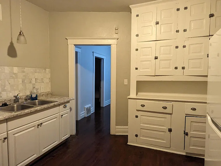 534 Holbrook St #1 — Photo 8