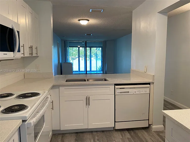 201 Lake Pointe Dr #205 — Photo 5