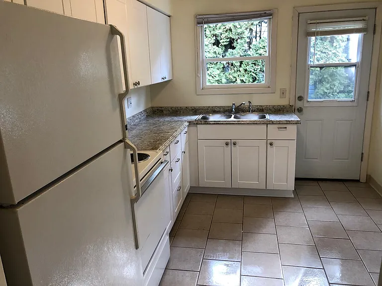 1313 Broadway St SW — Photo 4