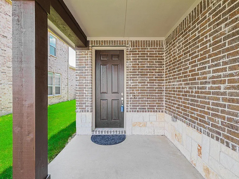 2806 Henson Ln — Photo 4