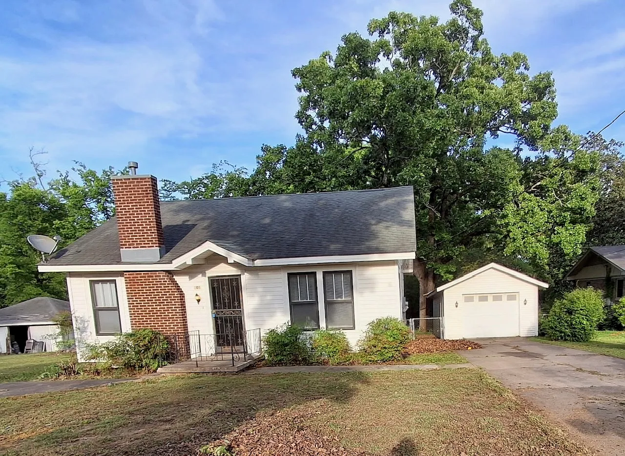 605 Oak Park Drive - 1 — Photo 1