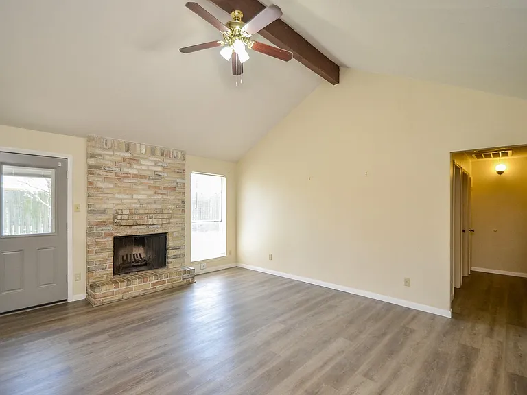 9414 Kingsvalley St — Photo 5