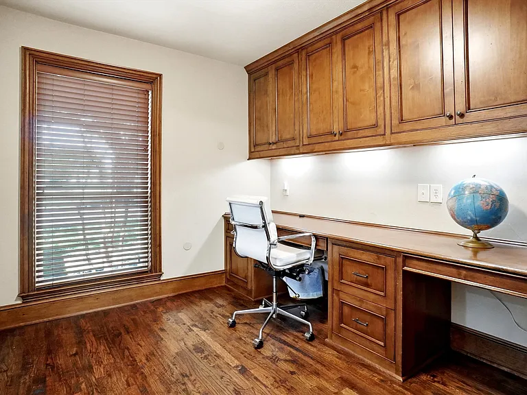 2412 Emerald Cir — Photo 18