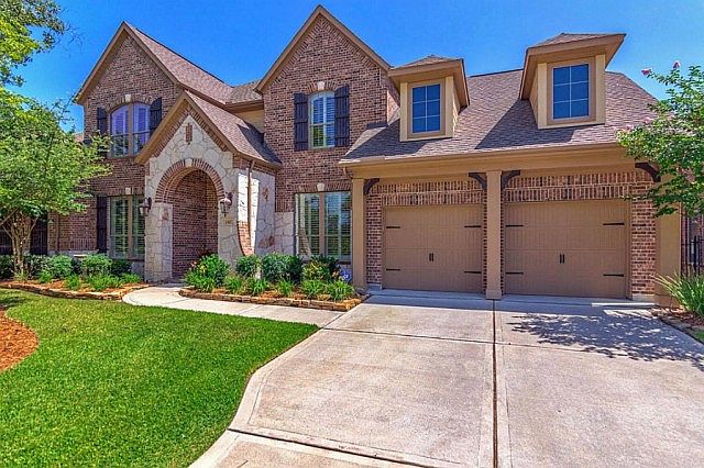 1st image of 140 E Tupelo Green Cir