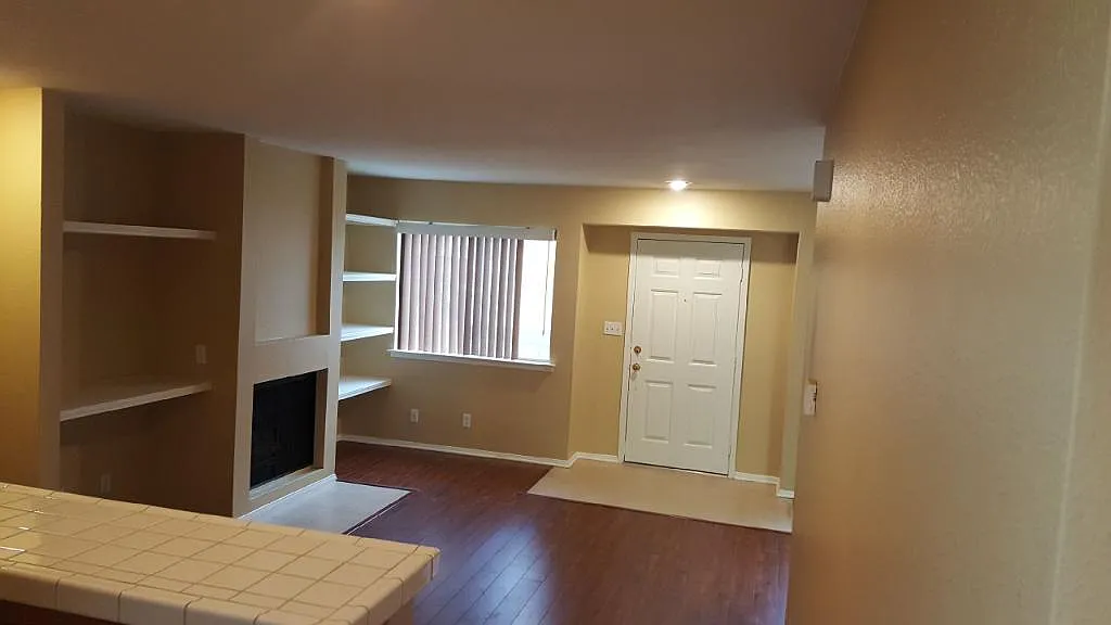 2 bed, 2.5 bath, 1150 sqft, $2,395 — Photo 3
