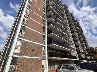 235 Grandravine Dr #1607, Toronto, ON M3N1J2