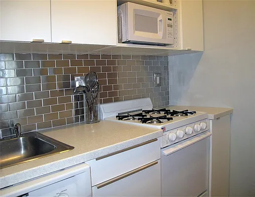 Sold by R New York | media 5