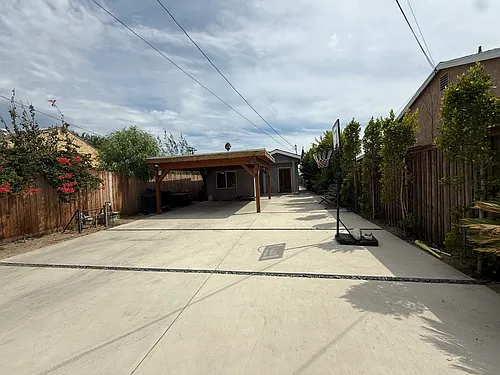 11000 Penrose St Photo 1