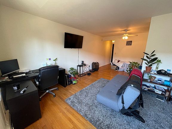 3rd image of 3162 N Cambridge Ave #3160-406