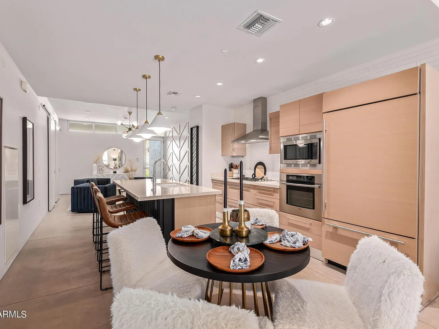 2 bed, 2.0 bath, 1370 sqft, $4,200 — Photo 3