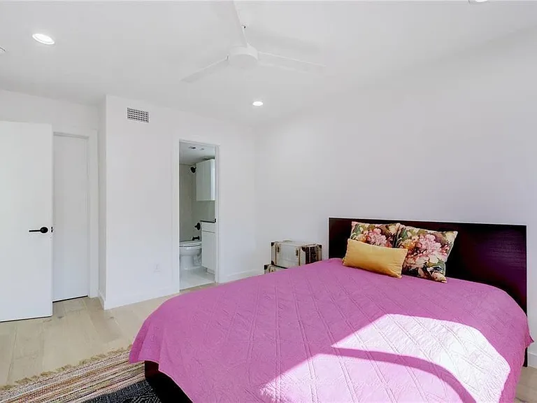 400 E 30th St #204 — Photo 10