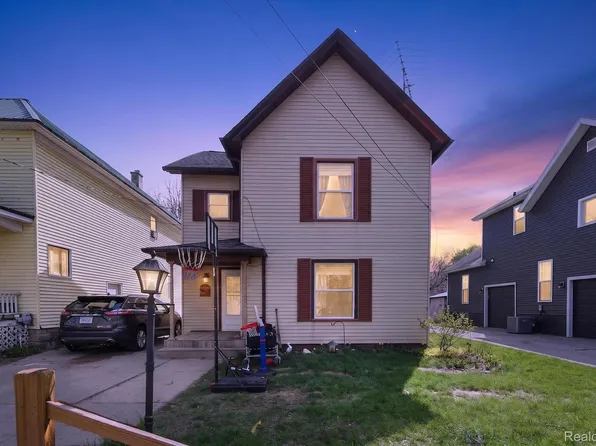 412 N Hickory St, Owosso, MI 48867
