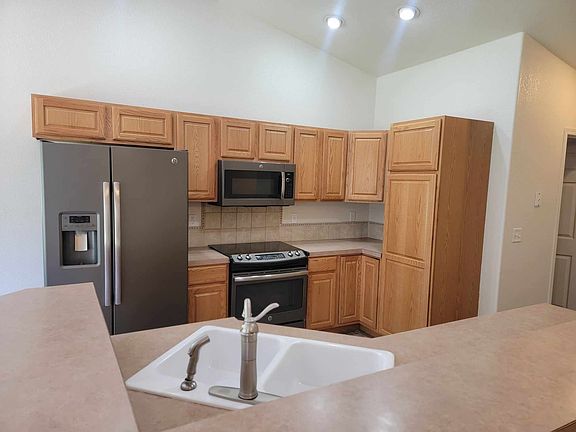 3rd image of 220 Aspen Grove Way