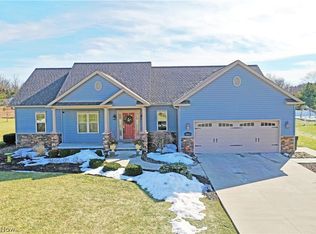 4845 Tree Line Trl, New Middletown, OH 44442