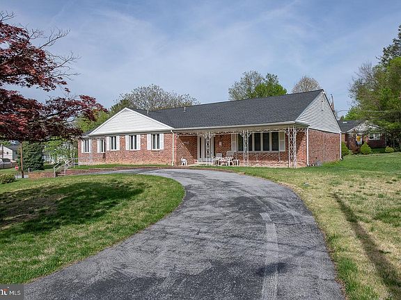 3rd image of 1000 Beech Rd
