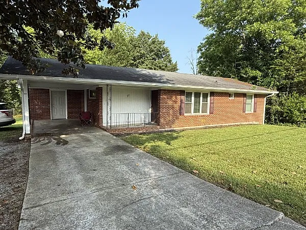 3 bed, 1456 sqft, $1,749 — Photo 1
