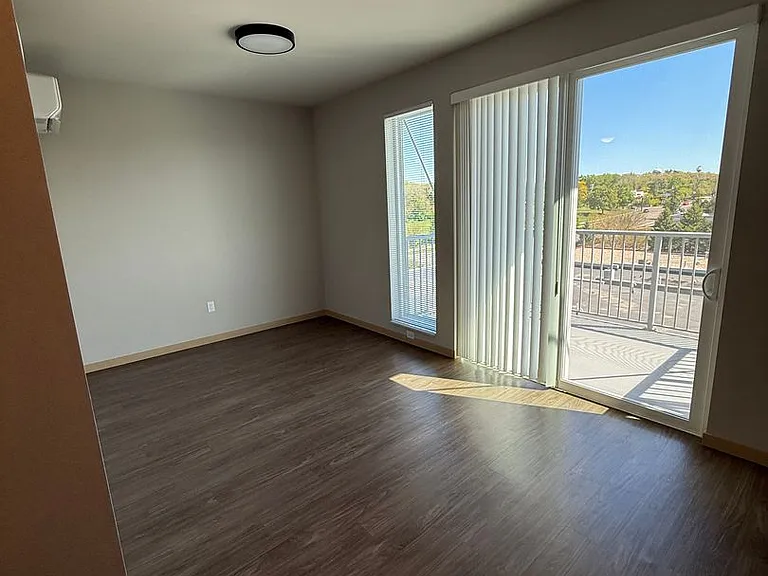 Mira Apartments — Photo 42