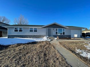 1807 Dundee Dr, Rawlins, WY 82301