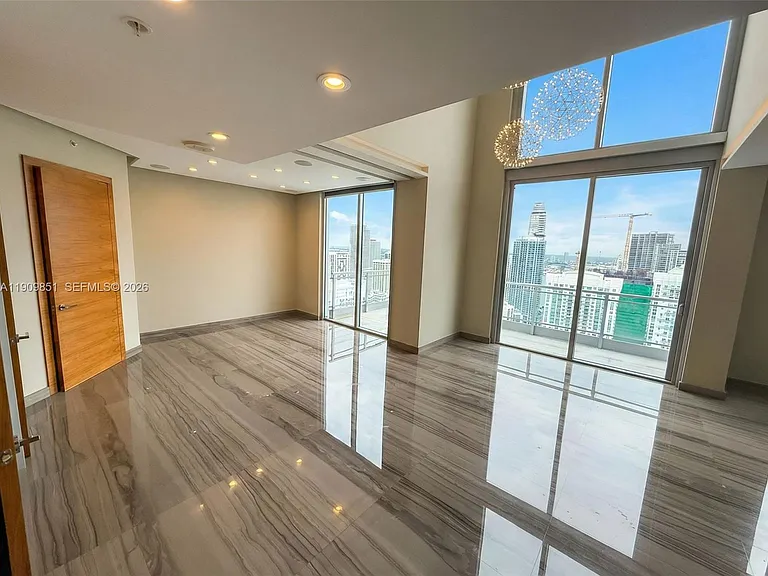 92 SW 3rd St #Penthouse 5213 — Photo 10