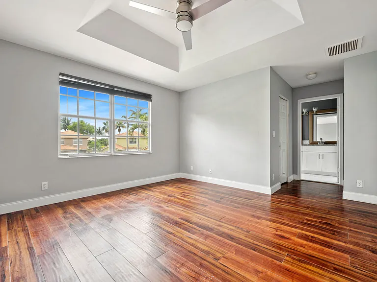 3460 Commodore Ct — Photo 16