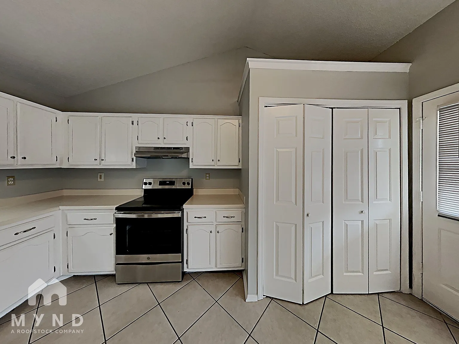3 bed, 2.0 bath, 1277 sqft, $1,675 — Photo 4