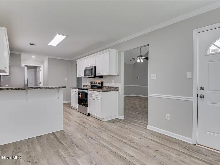 7604 Pleasantville Way — Photo 22