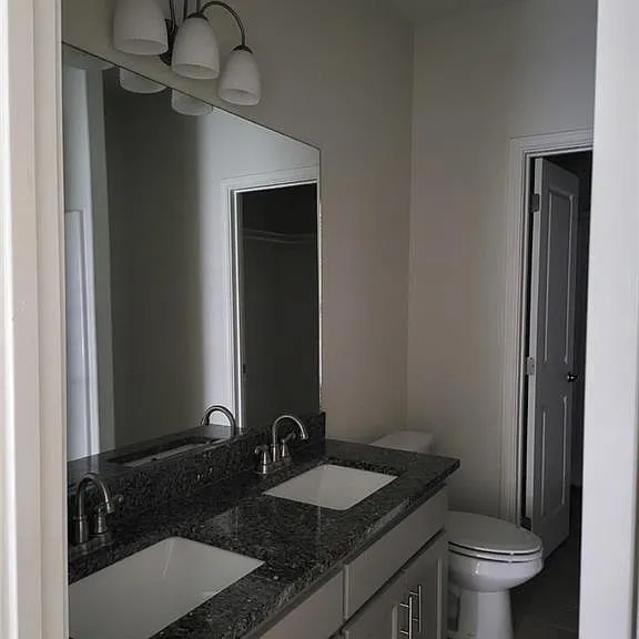 5600 Nightingale Ave #7 — Photo 8