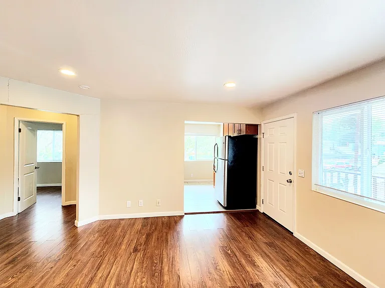416 Poplar Ave — Photo 3