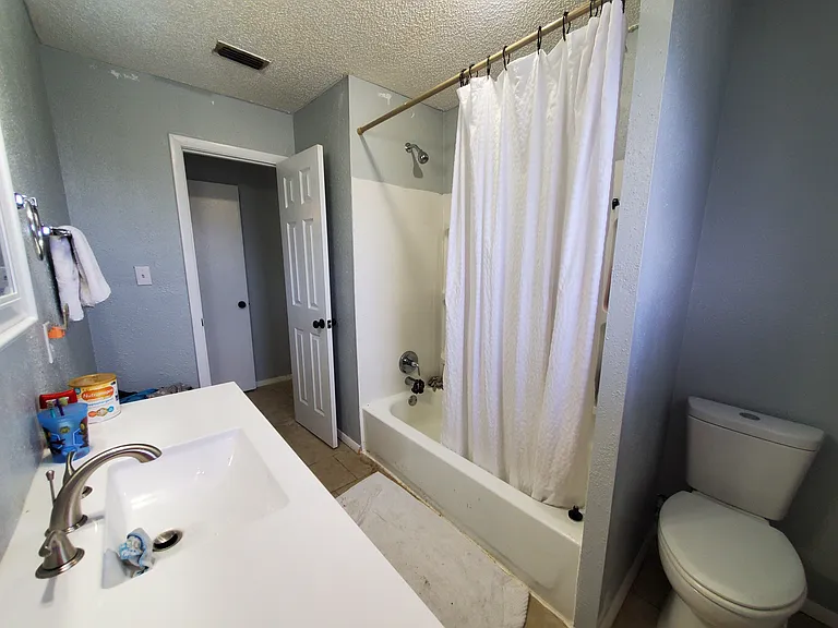 909 Howard St — Photo 13