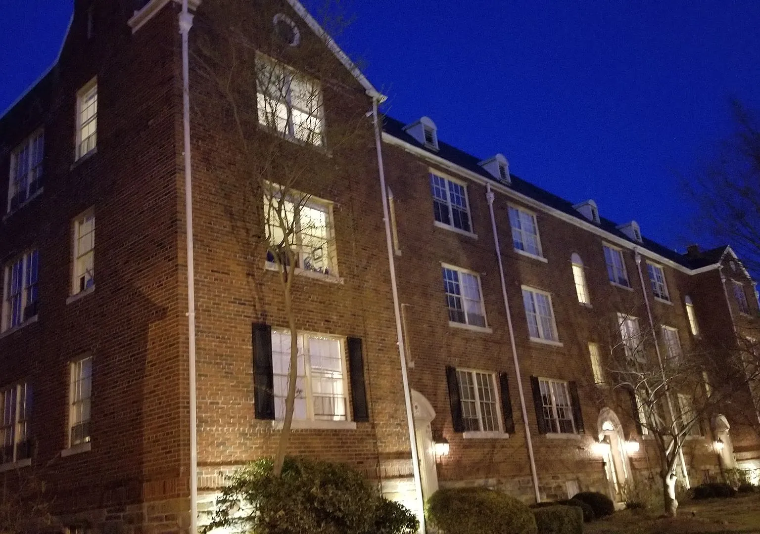 Mount Vernon Ave Apartments — Photo 2