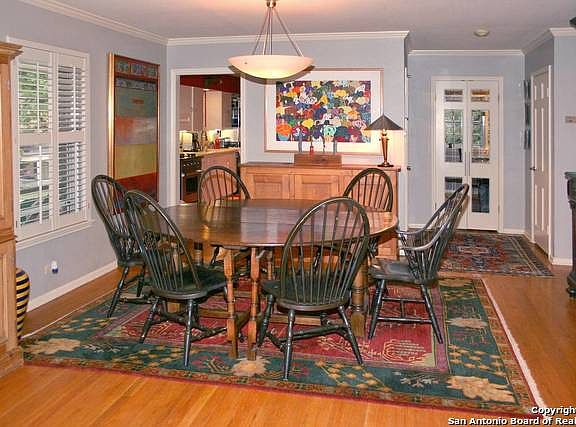 4th image of 328 E Lullwood Ave